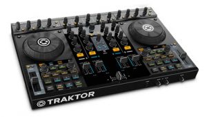 rent traktor control S4